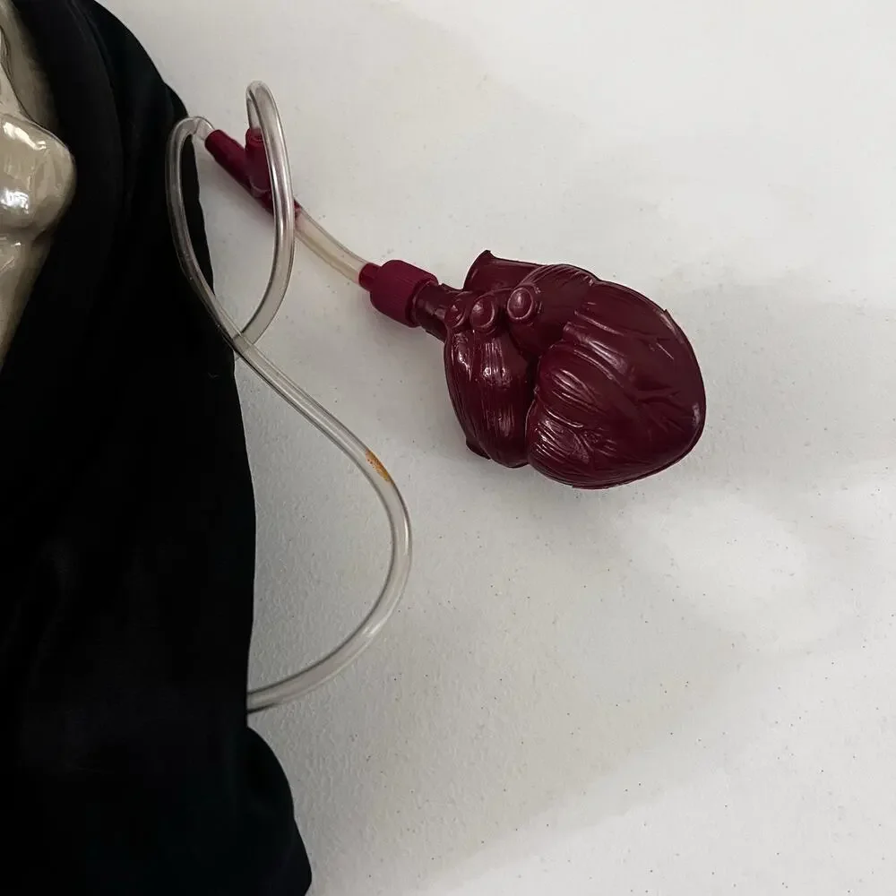 Fun World Skull Mask Bleeding Dripping with Blood Heart Pump